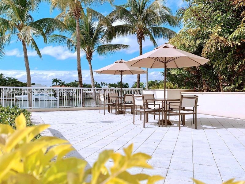 Condo for sale at 5600 Collins 5B