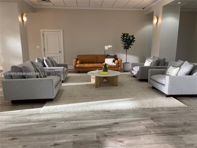 Condo for sale at 5600 Collins 5B