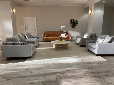 Comprar apartamento no 5600 Collins 5B