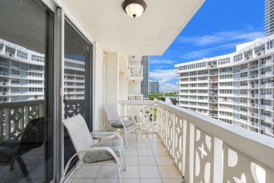 Aluguel de apartamento no Imperial Towers 703