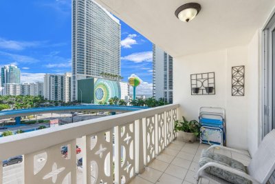 Aluguel de apartamento no Imperial Towers 703
