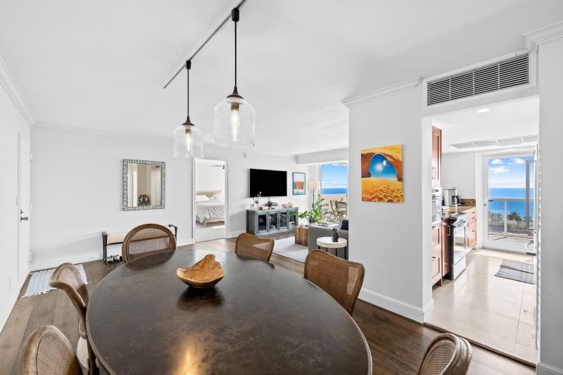 Condo for sale at Vantage View 1508