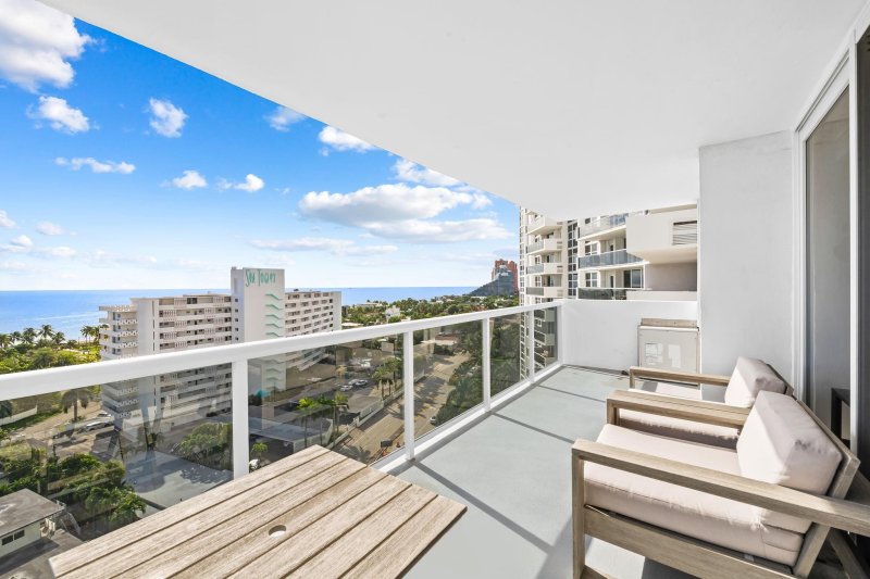Condo for sale at Vantage View 1508