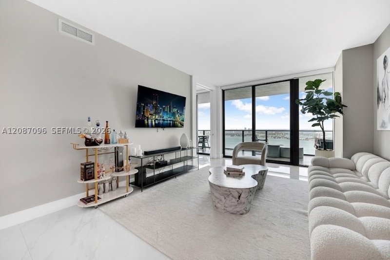 Apartment for rent at Paraiso Bay Miami 4705
