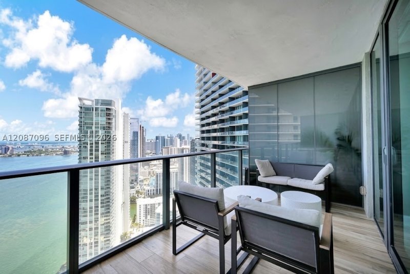 Apartment for rent at Paraiso Bay Miami 4705