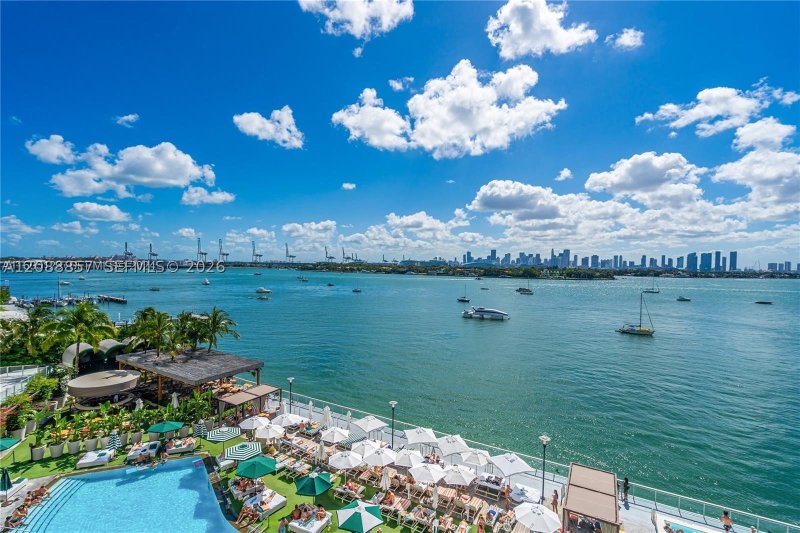Condo for sale at Mondrian 616