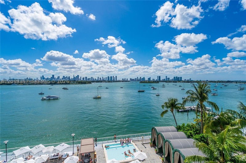 Condo for sale at Mondrian 616