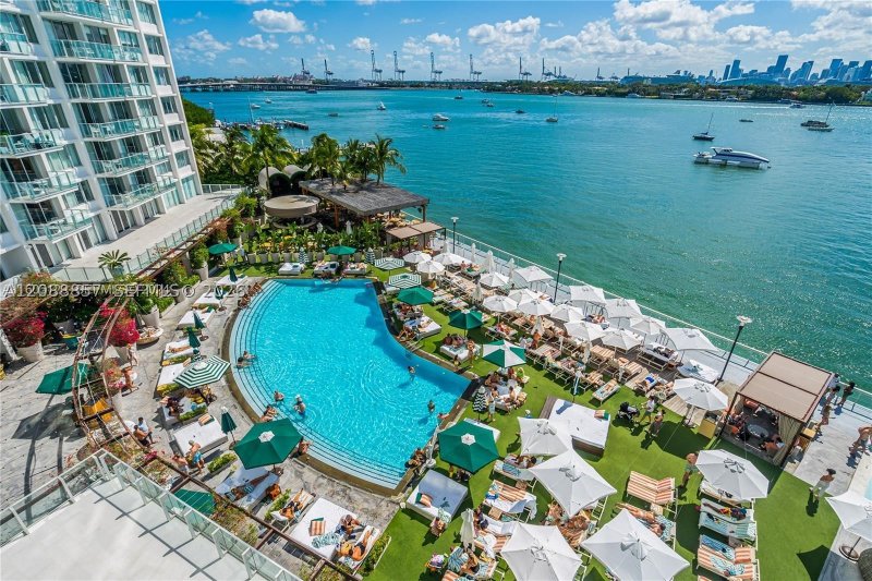 Condo for sale at Mondrian 616