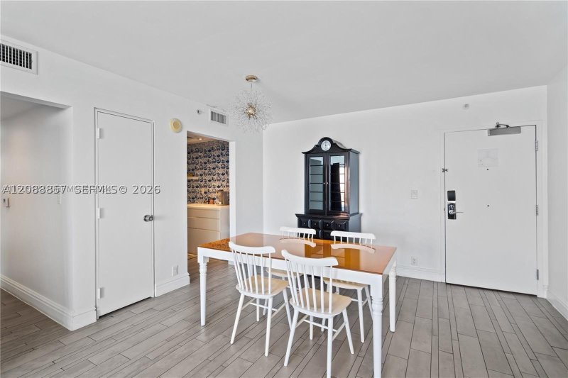 Condo for sale at Mondrian 616
