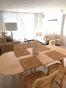 Aluguel de apartamento no The Collins Condo 1026