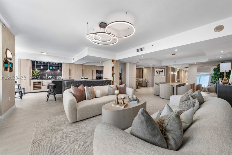 Condo for sale at Peninsula II 3009