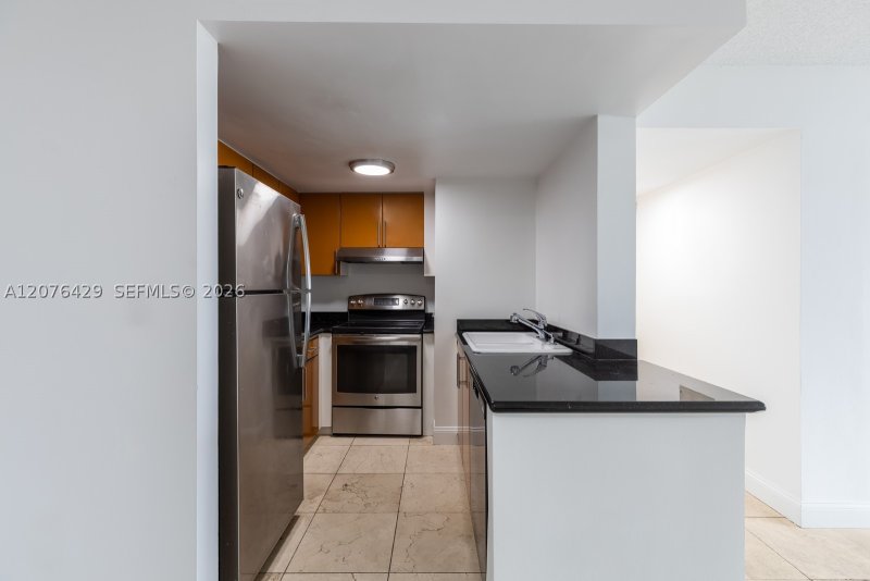 Condo for sale at Bayview Plaza 604