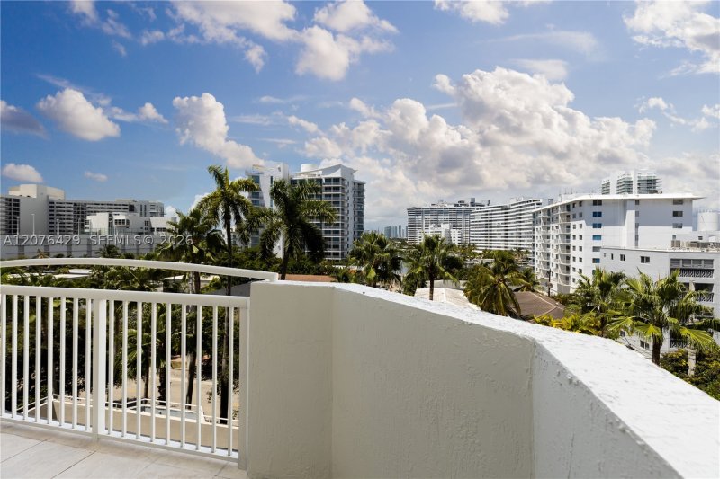 Condo for sale at Bayview Plaza 604