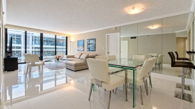 Alquiler de apartamento en The Waves Condo 906