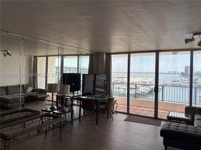 Aluguel de apartamento no The Venetia 420