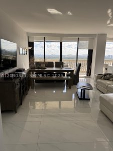 Aluguel de apartamento no 2000 Williams Island 2808