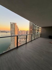 Comprar apartamento no Paraiso Bay Miami 4406