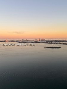 Comprar apartamento no Paraiso Bay Miami 4406