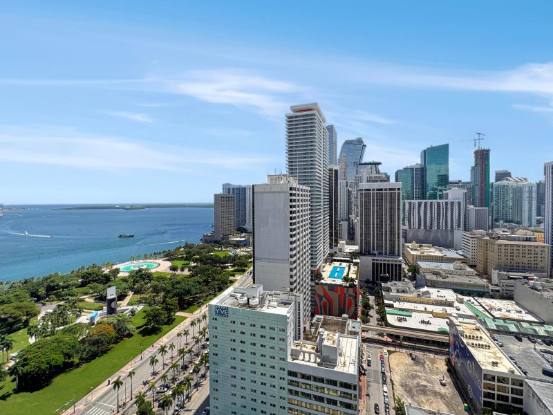 Apartment for rent at Vizcayne Everglades On The Bay 3005
