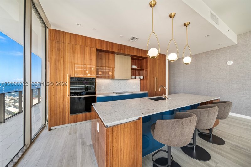 Alquiler de apartamento en Mr. C Residences Bayshore Tower 1412