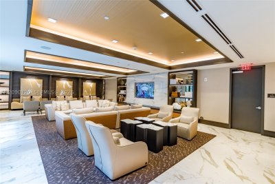Comprar apartamento en Merrick Manor 734