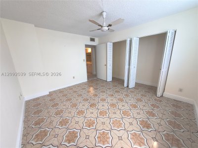 Comprar apartamento no Oxford Towers 605