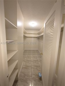 Comprar apartamento no Oxford Towers 605