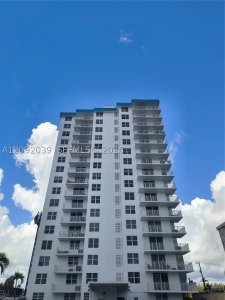 Comprar apartamento no Oxford Towers 605