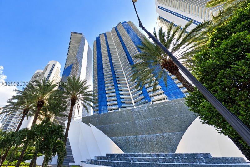 Alquiler de apartamento en Jade Ocean 1506