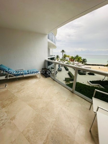 Comprar apartamento no Ocean Three 604