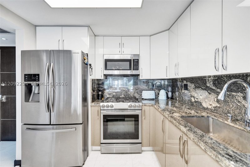 Condo for sale at Parker Plaza Estates 701