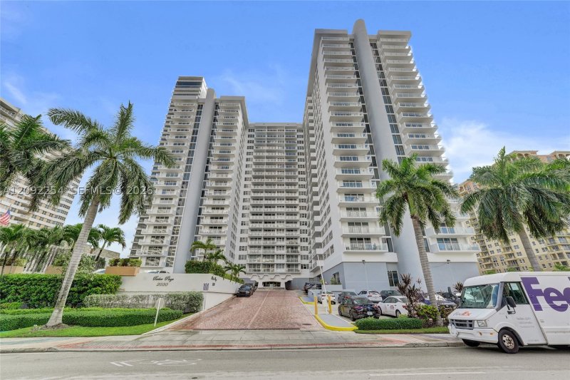 Condo for sale at Parker Plaza Estates 701