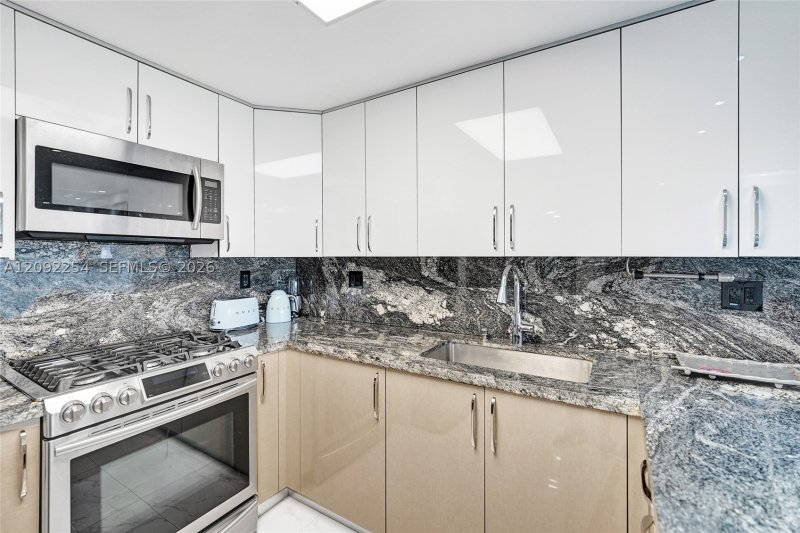 Condo for sale at Parker Plaza Estates 701