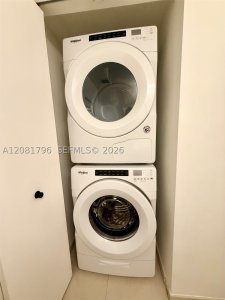 Comprar apartamento no East Point Towers 719