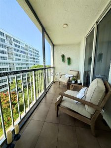 Comprar apartamento no East Point Towers 719