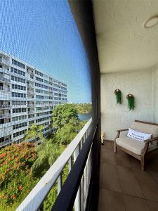 Comprar apartamento no East Point Towers 719