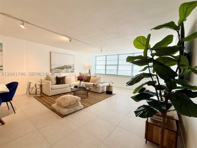 Comprar apartamento no East Point Towers 719