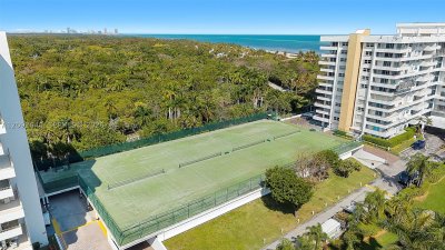 Aluguel de apartamento no Commodore Club East 812