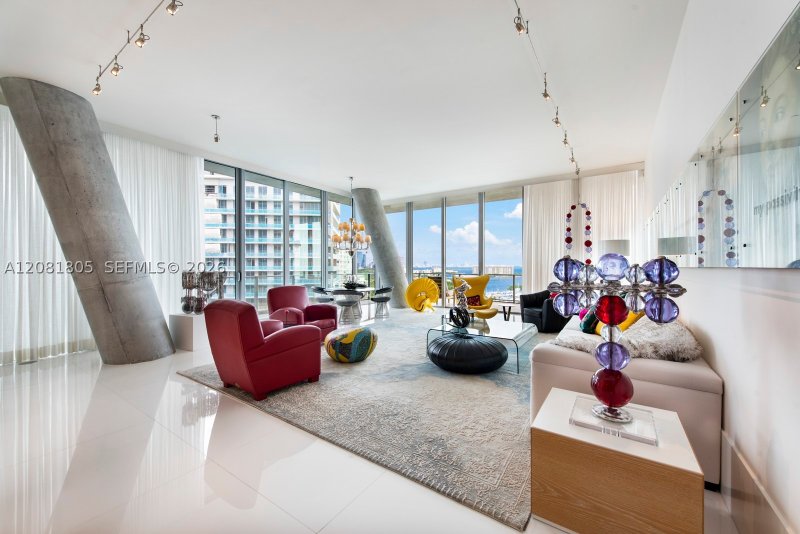 Comprar apartamento en Grove at Grand Bay 1601S