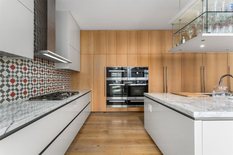 Comprar apartamento en Grove at Grand Bay 1601S