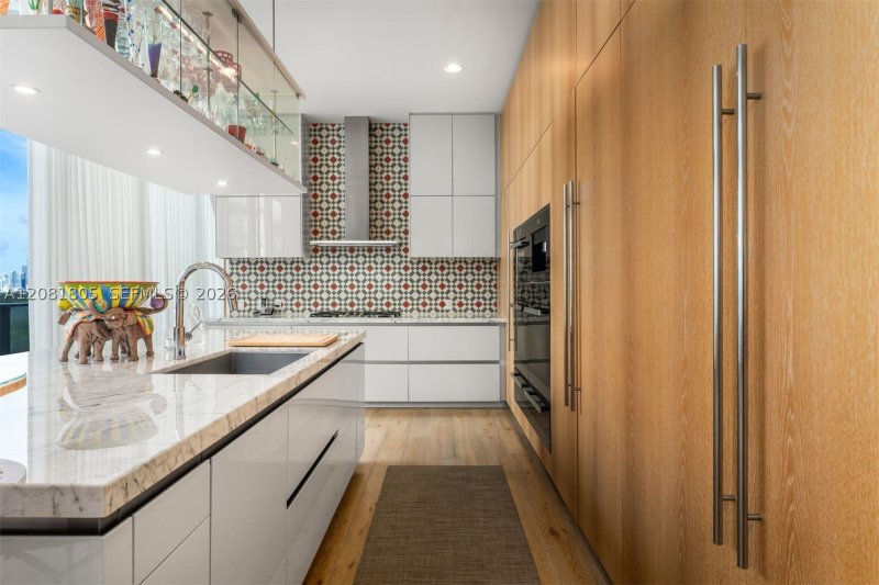 Comprar apartamento en Grove at Grand Bay 1601S