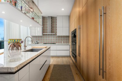 Comprar apartamento en Grove at Grand Bay 1601S