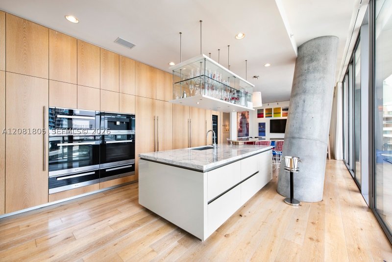 Comprar apartamento en Grove at Grand Bay 1601S