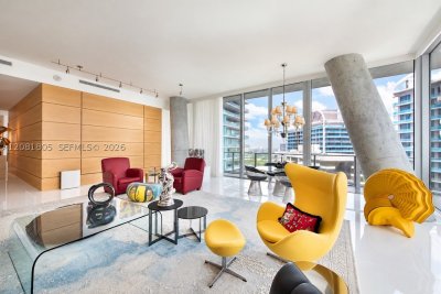 Comprar apartamento en Grove at Grand Bay 1601S