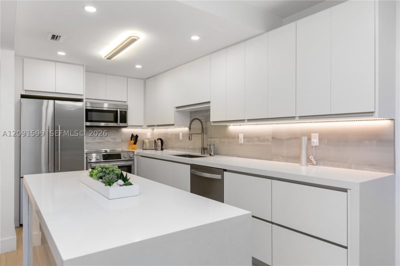 Condo for sale at Roney Palace 318