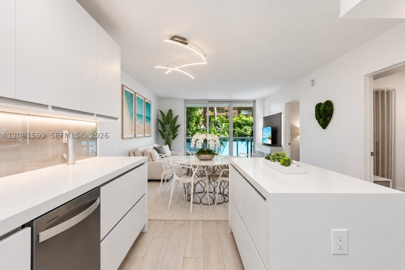 Condo for sale at Roney Palace 318