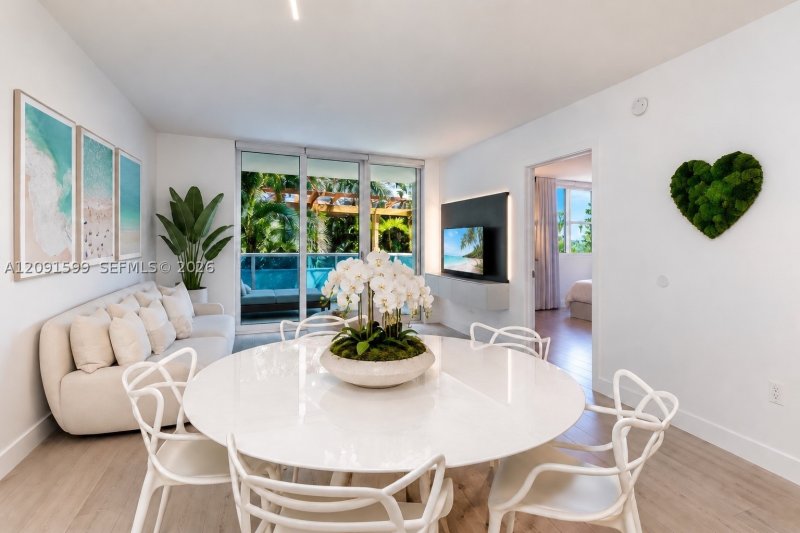 Condo for sale at Roney Palace 318