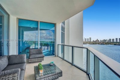Comprar apartamento no Marina Palms Yacht Club 1207