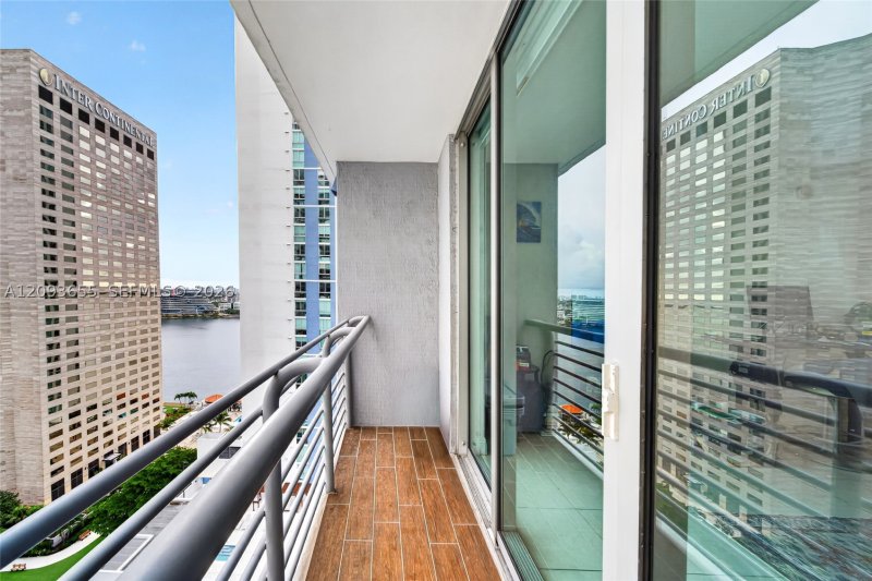 Comprar apartamento en One Miami East Tower 2320