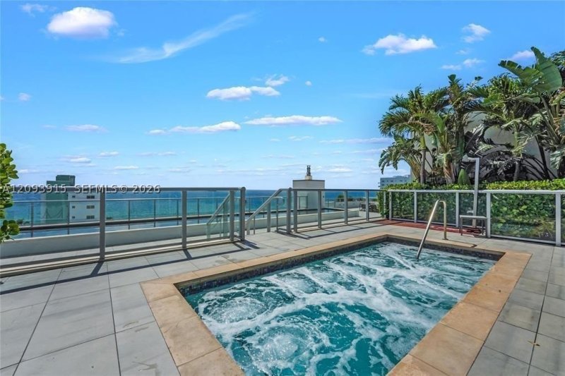 Condo for sale at Costa Hollywood S304